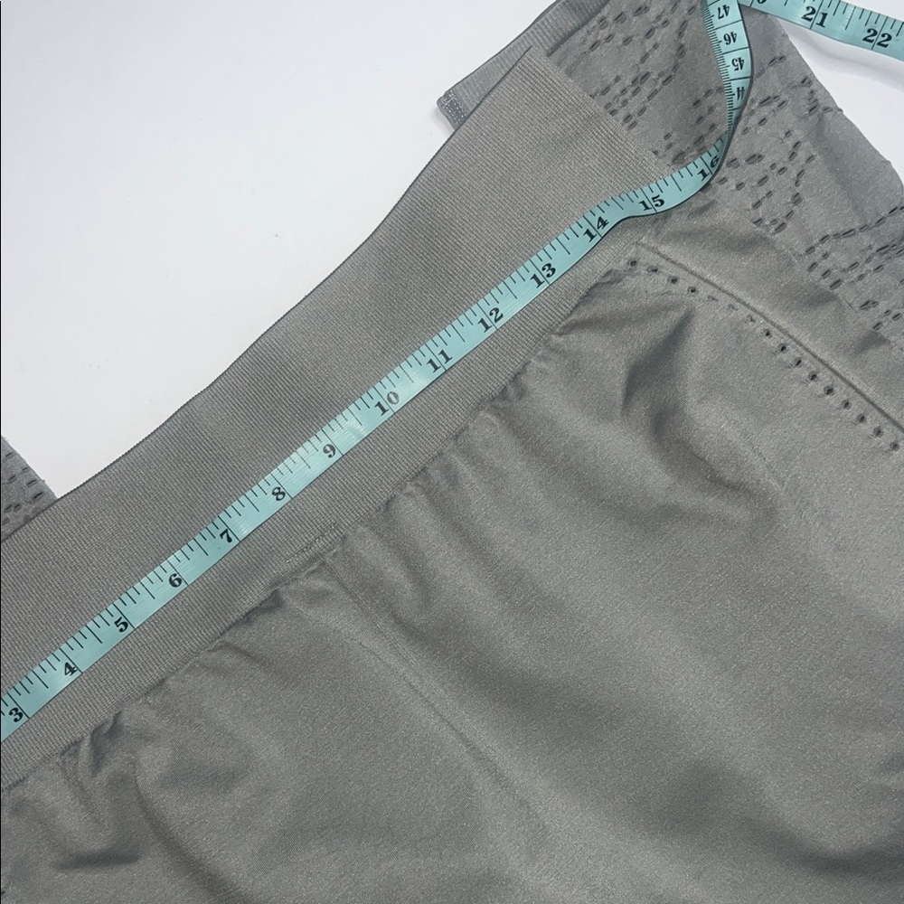 Fabletics Gray Leggings Women's Size XL - Picture 7 of 7